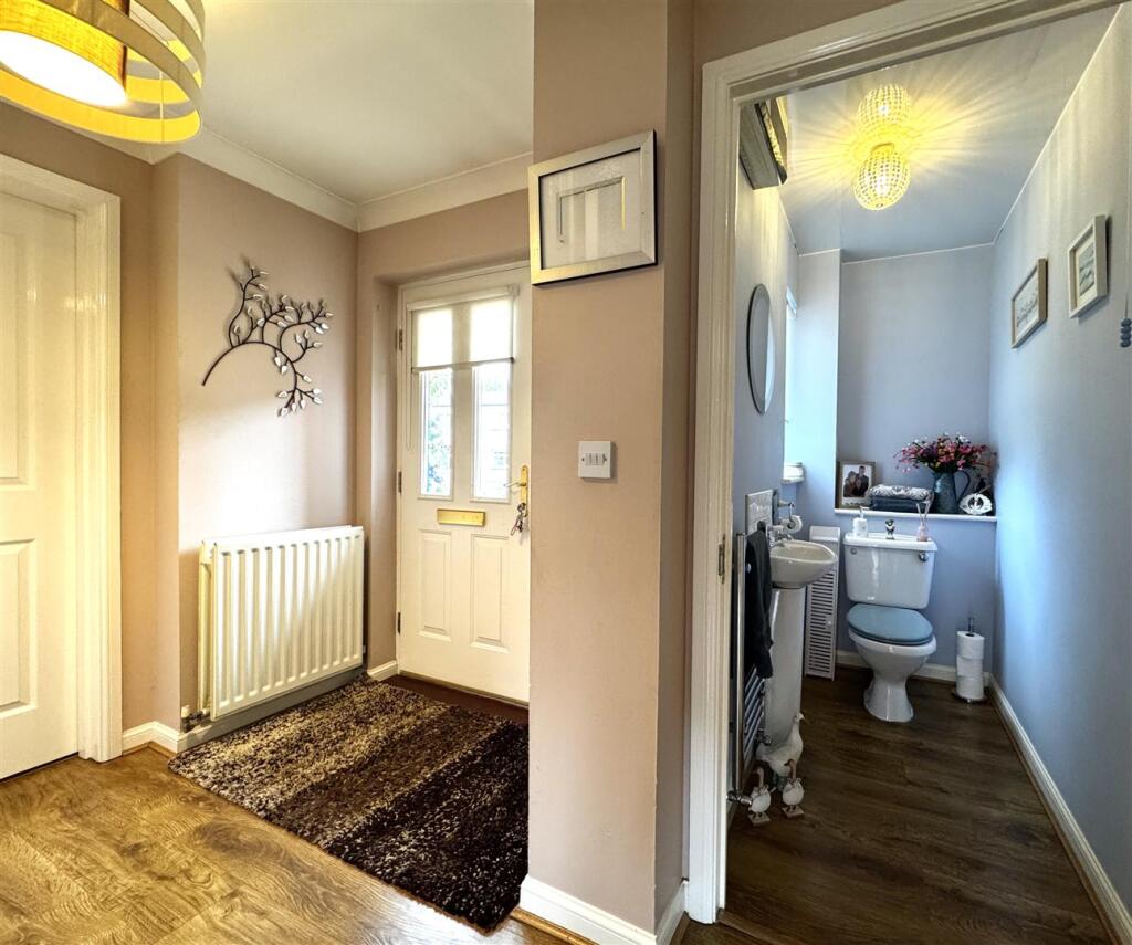 Hallway/WC