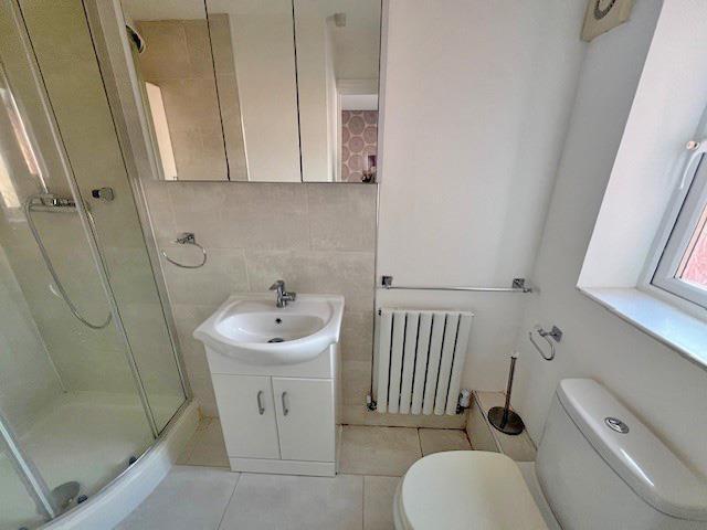 7 Woodleigh ensuite.jpg