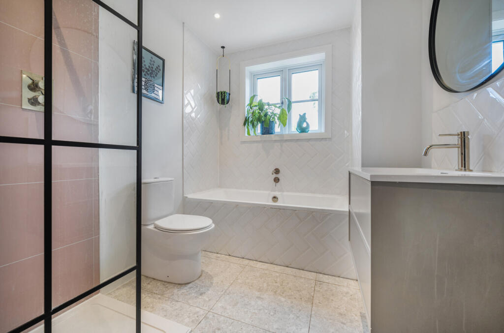 1312979-2-685b0a9...