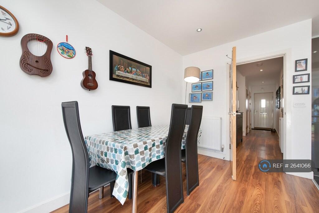 Kitchen / Dining