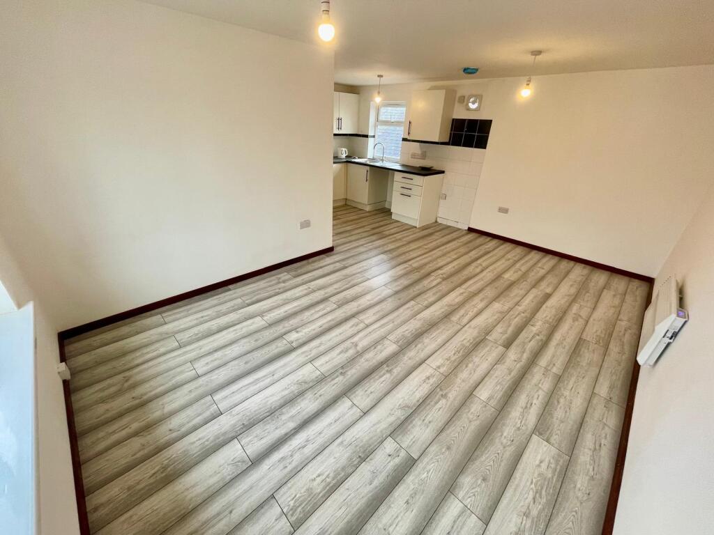 Kitchen 2.jpeg