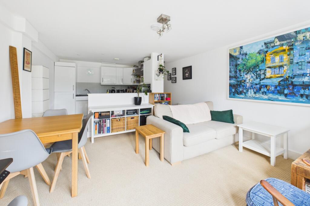 CAM02545G0-PR0476-STILL007