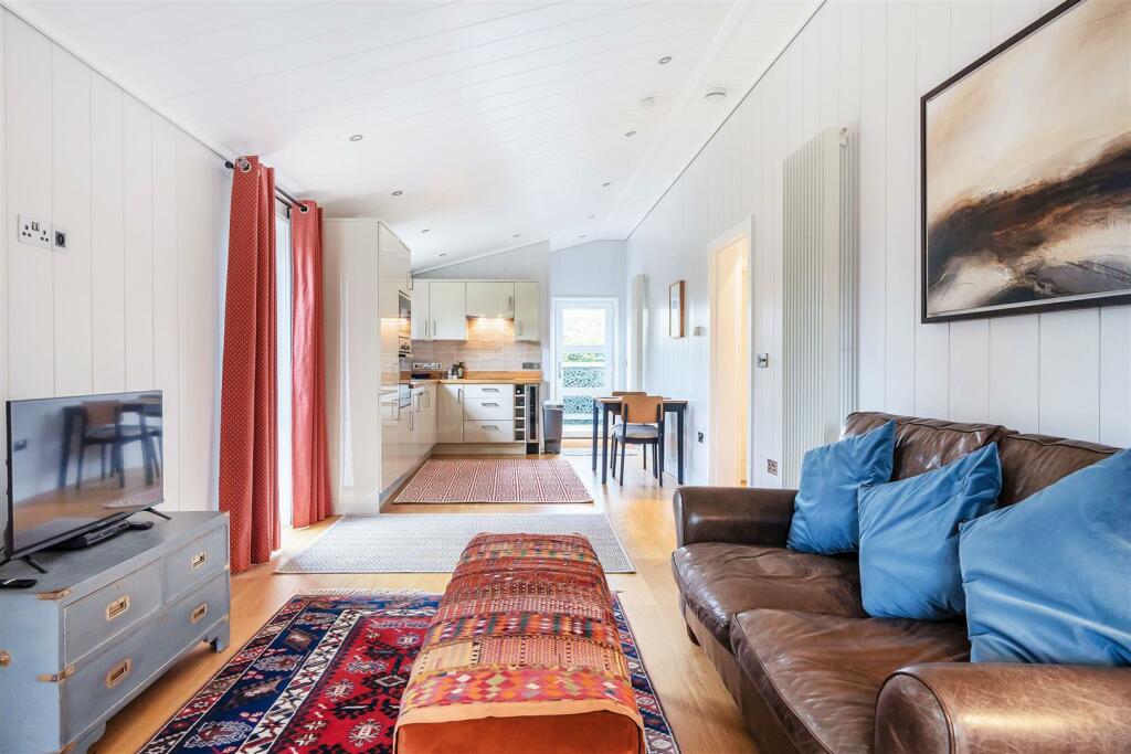 Lodge21 Sitting Room.jpg