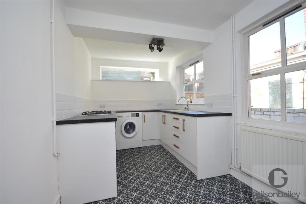 Kitchen 2.jpg