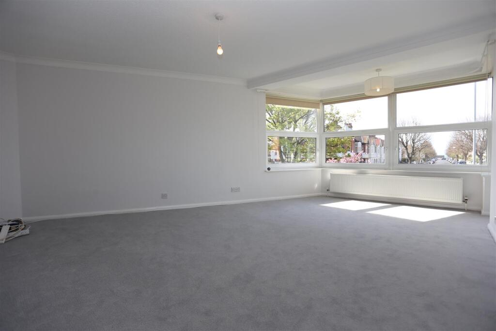 16 Derek House Lounge2.JPG