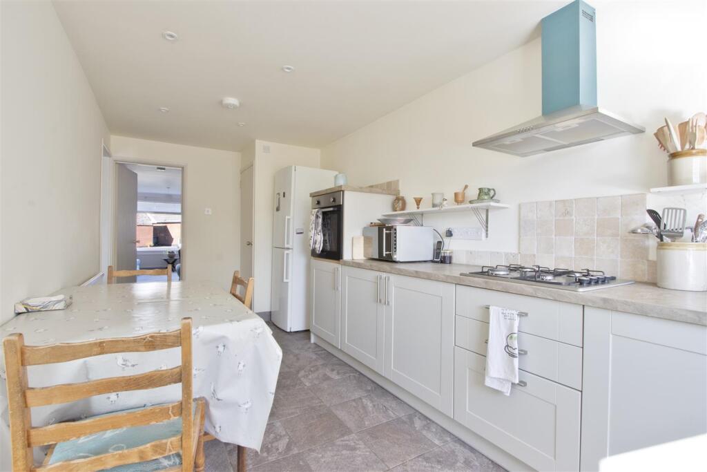 Kitchen 3.jpg