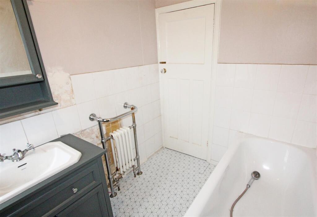 IMG_6533 bath door.jpg