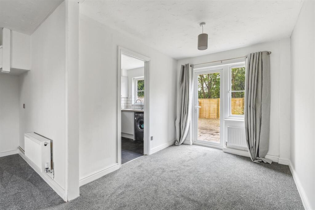 Dining Area to Garden.jpg