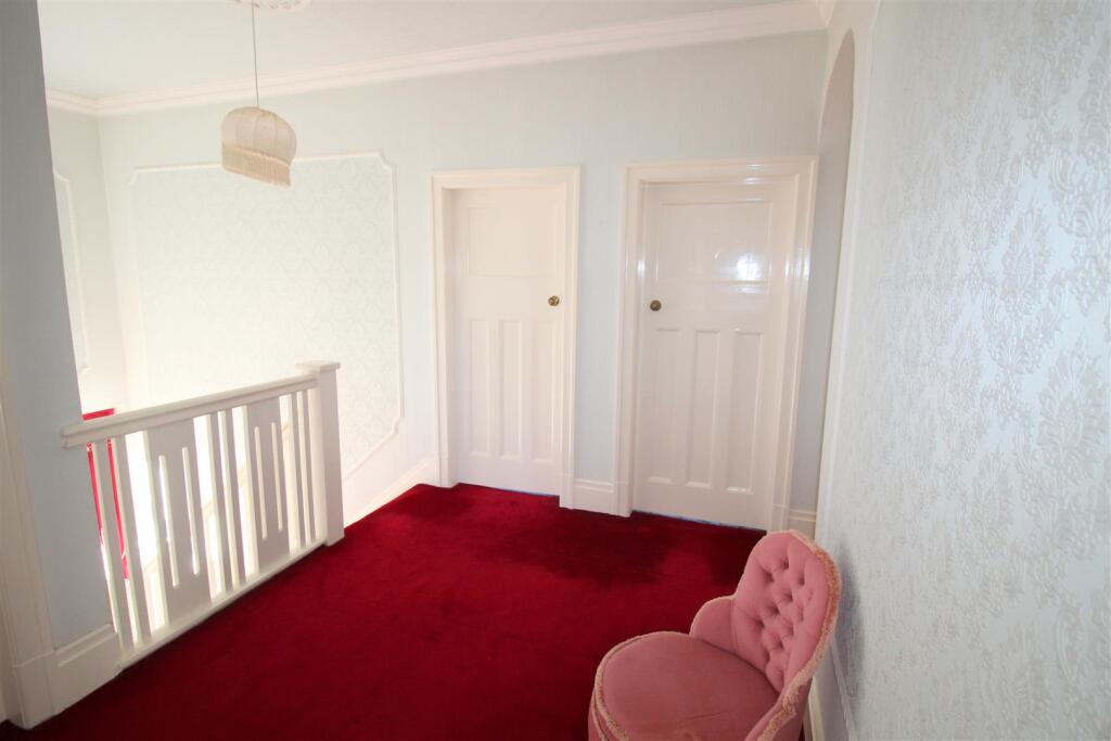 Fairhaven Road, 12 - Landing.JPG