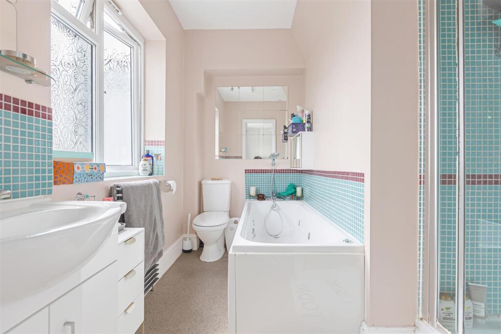 En-suite bathroom