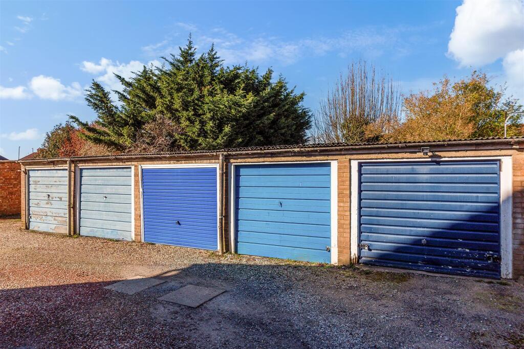 SALTASH CLOSE, 6- (25).jpg