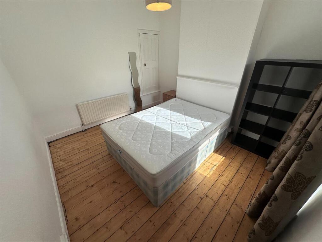 2nd bedroom 2nd pic.jpeg