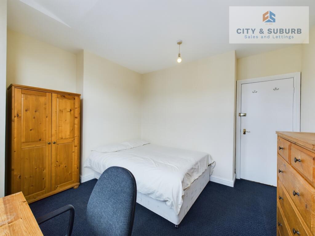 CAM01351G0-PR0117-STILL006