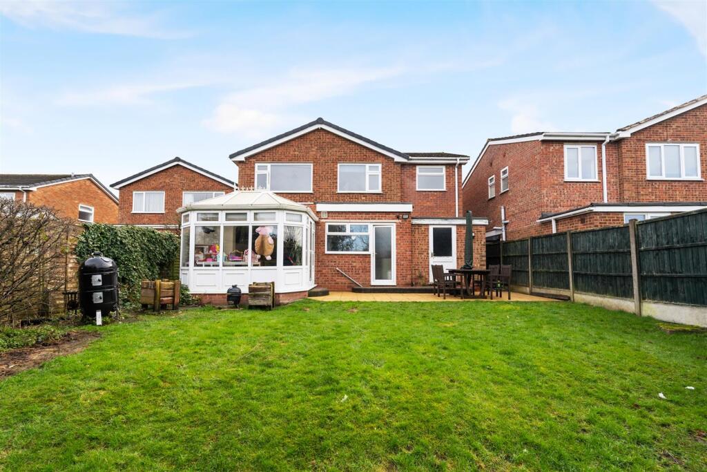 47 Chantry Heath Crescent_20.jpg