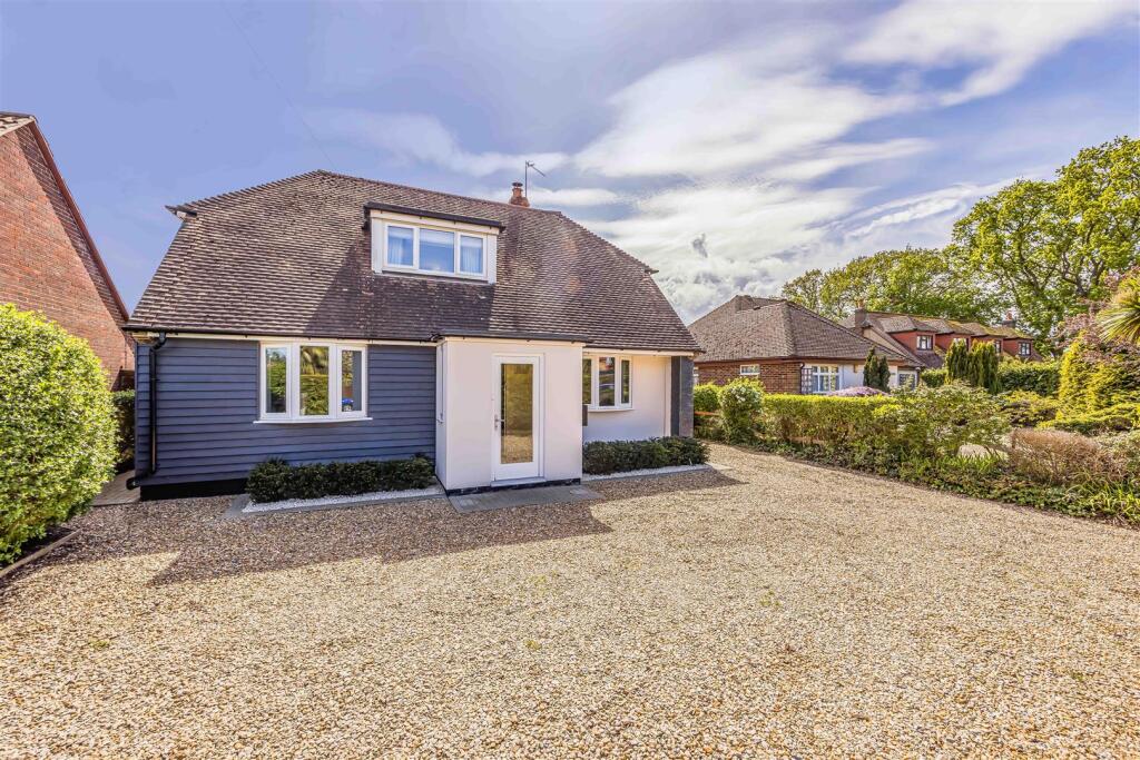 15 Sinah Lane, Hayling Island-Small-PorticoMarketi