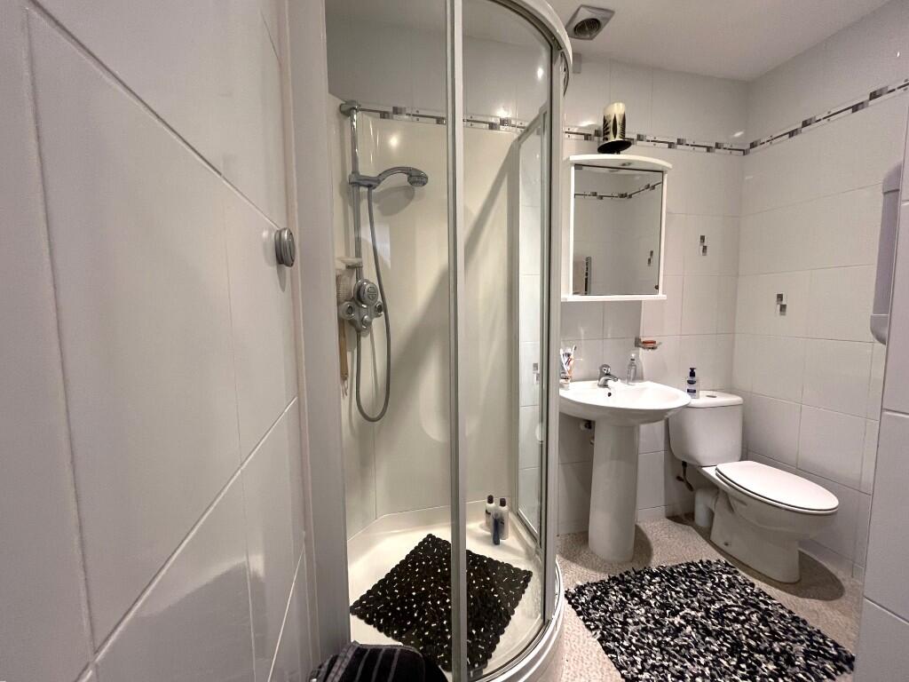 Shower room (GF)