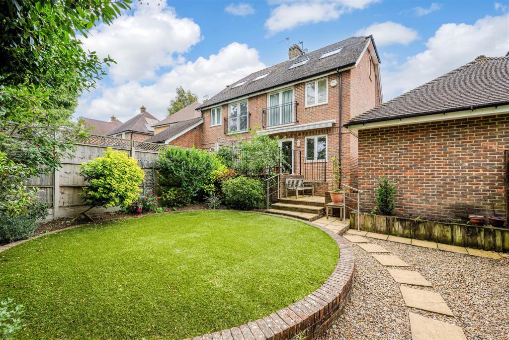 ROWAN CLOSE, 11 (3).jpg