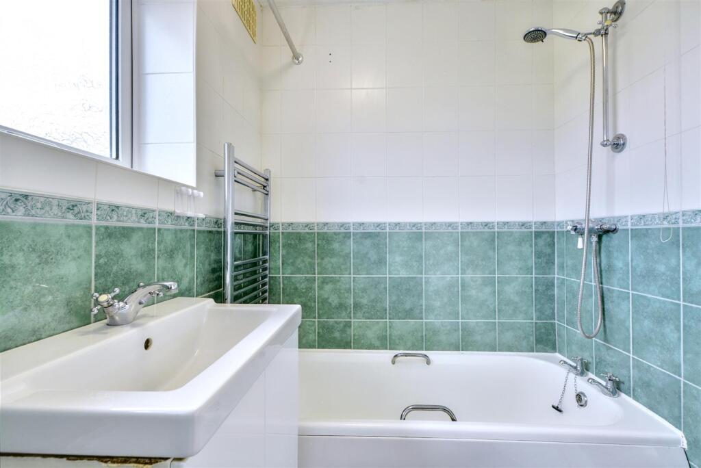Bathroom_2.jpeg