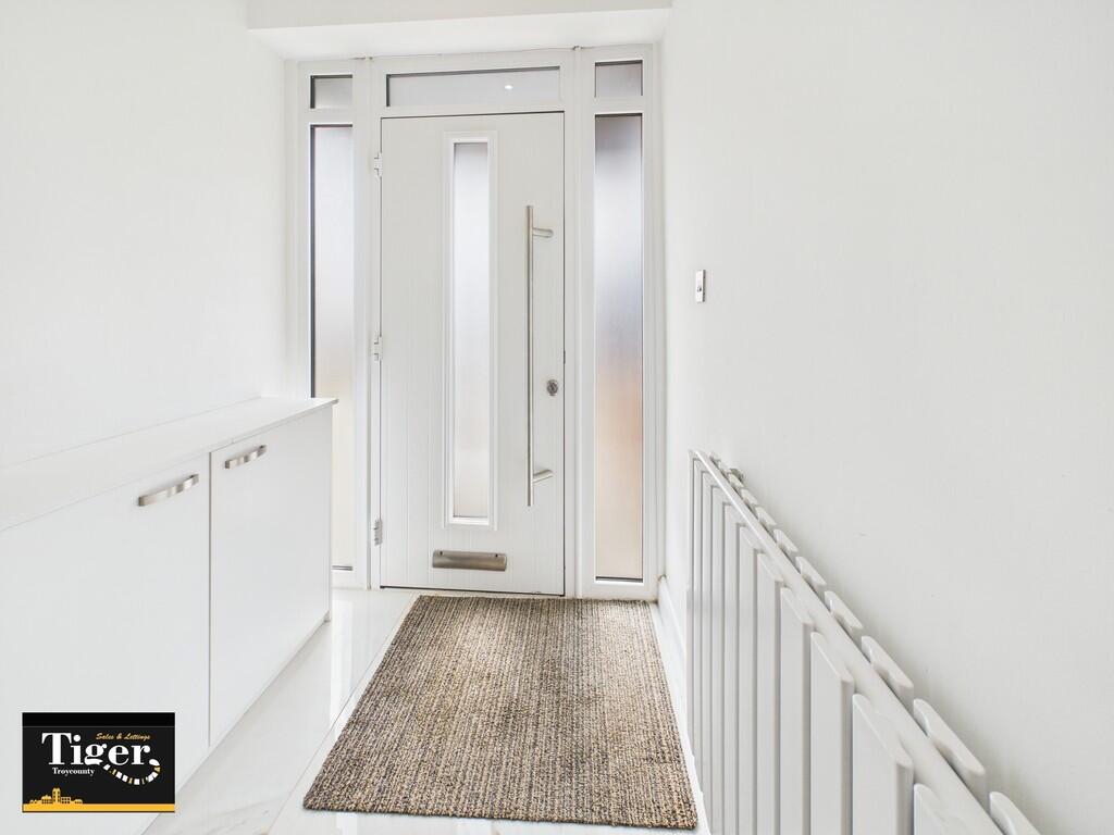 CAM02176G0-PR0559...