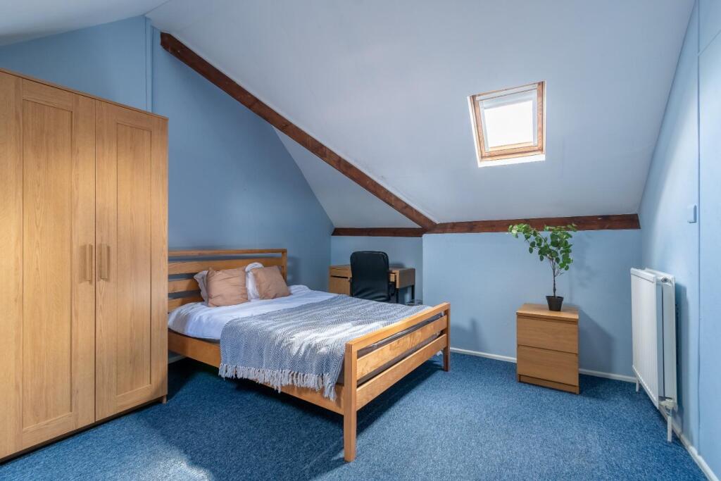 68 Combe Park -16.jpg