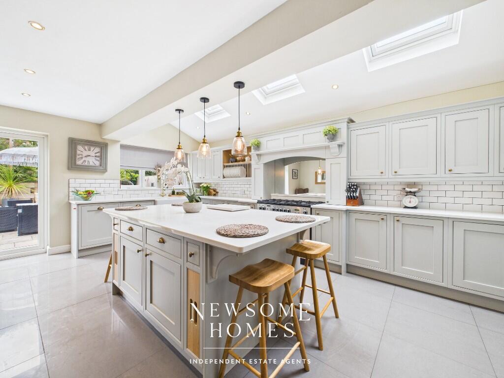 Kitchen/ Dining Room