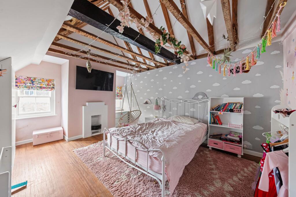 BEDROOM 5