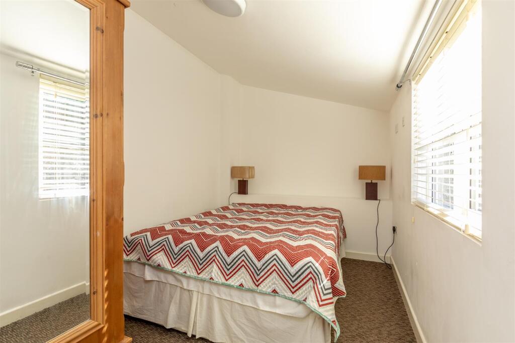 Chapel Cottage, Long Ashton Bed.jpg
