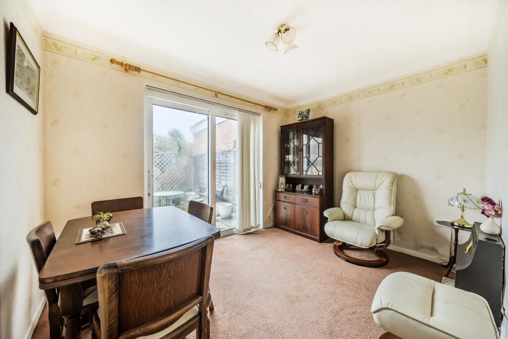 1372930-3-690cbcb...