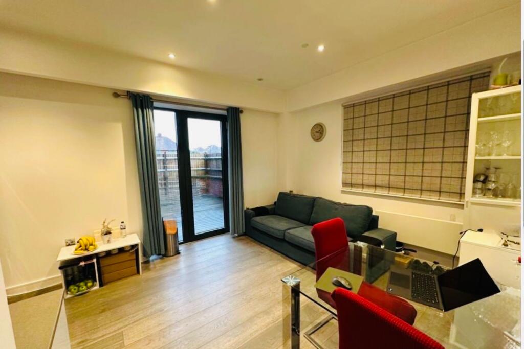 Flat 14, 5 Bath Road, Slough, Berkshire, SL1 3FX