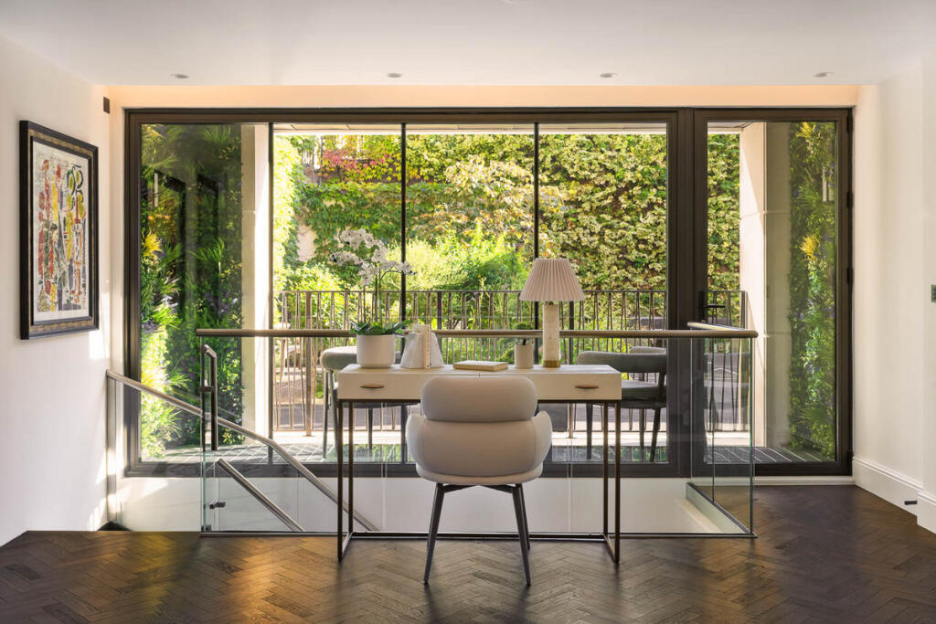 Three Kings Yard, London, W1K