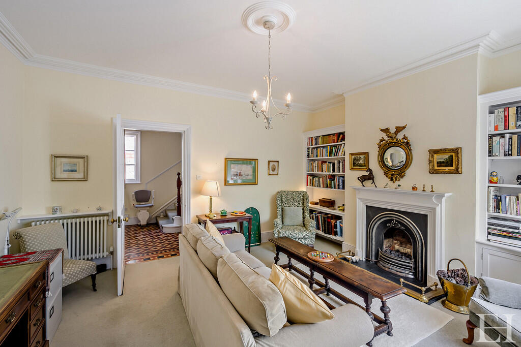 8647635-interiorW...