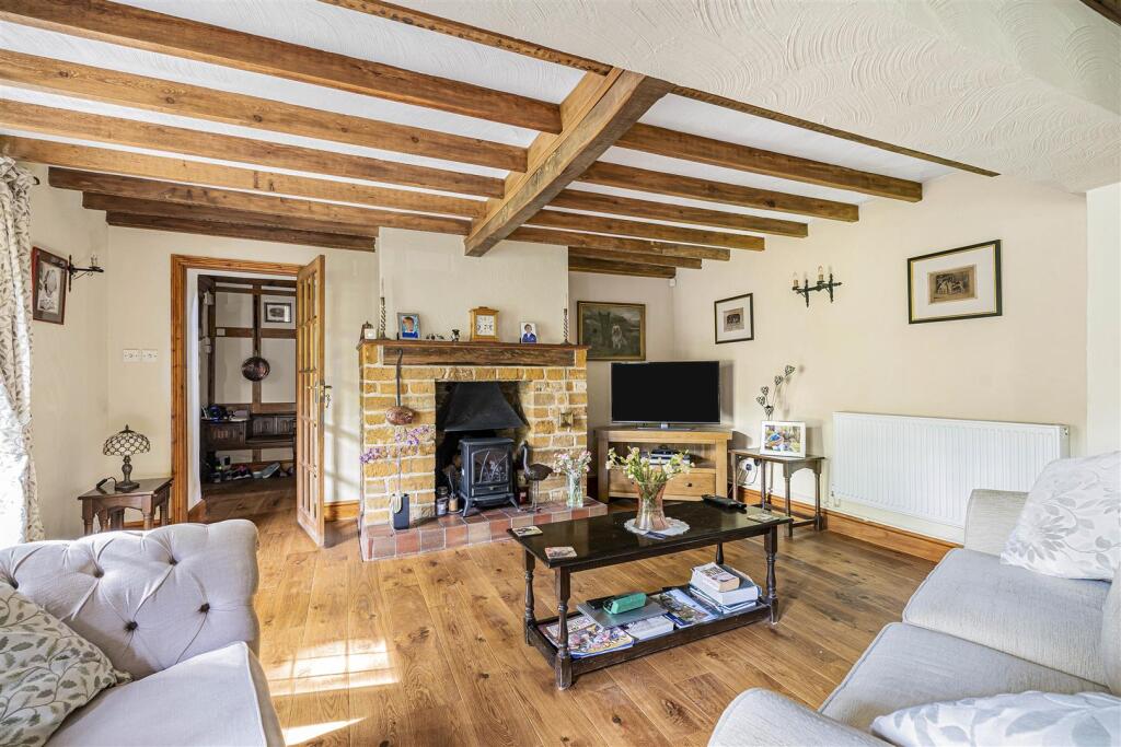 Vale Cottage, 4 Butchers Lane, Pattishall (1).JPG