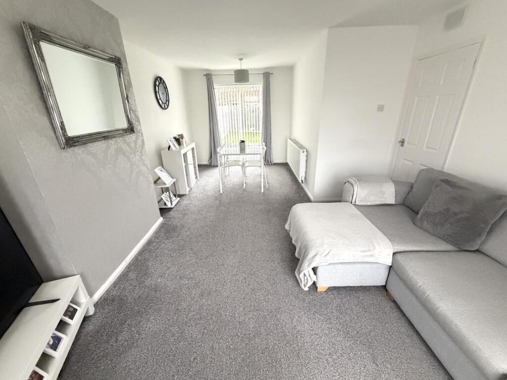 LOUNGE &amp; DINING AREA