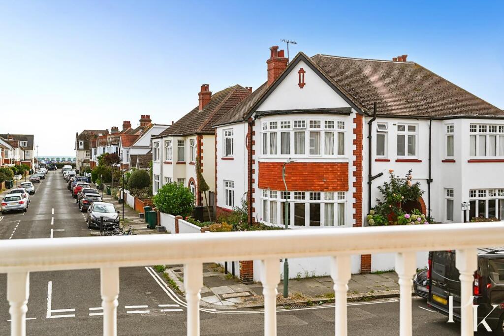 17 Marine Avenue BN3 (27).jpg