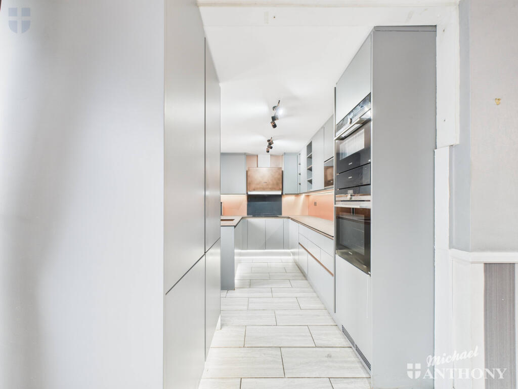 CAM03218G0-PR0779-STILL007