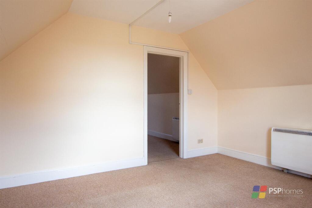 Middle room 2.jpg