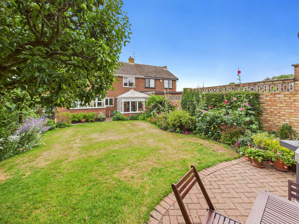 CAM01354G0-PR0562-STILL020