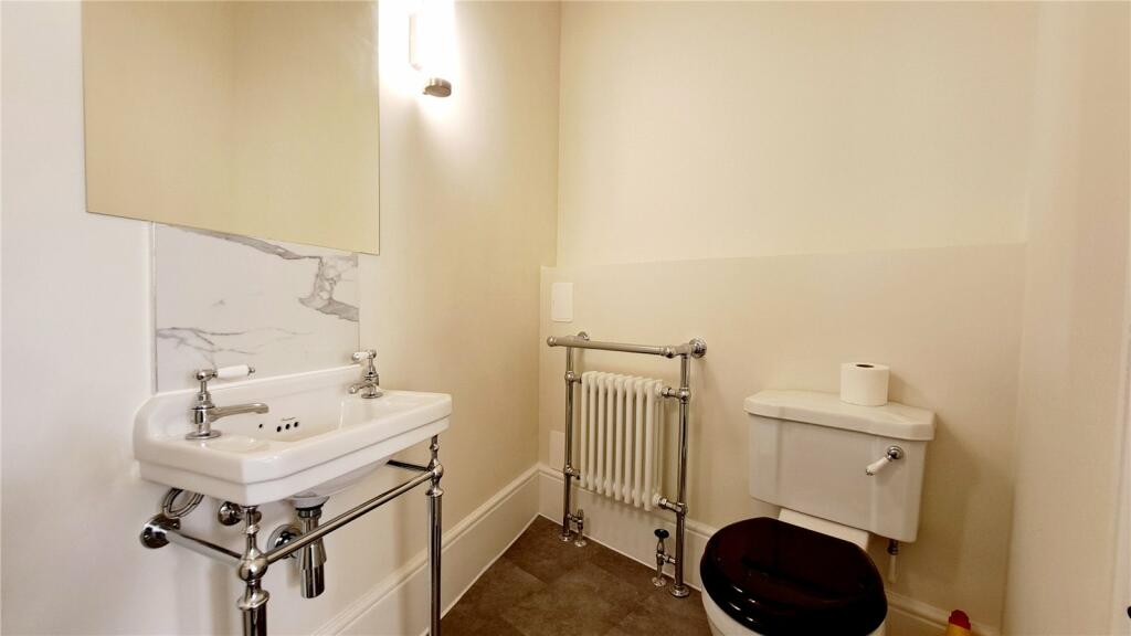 Cloak Room/Wc
