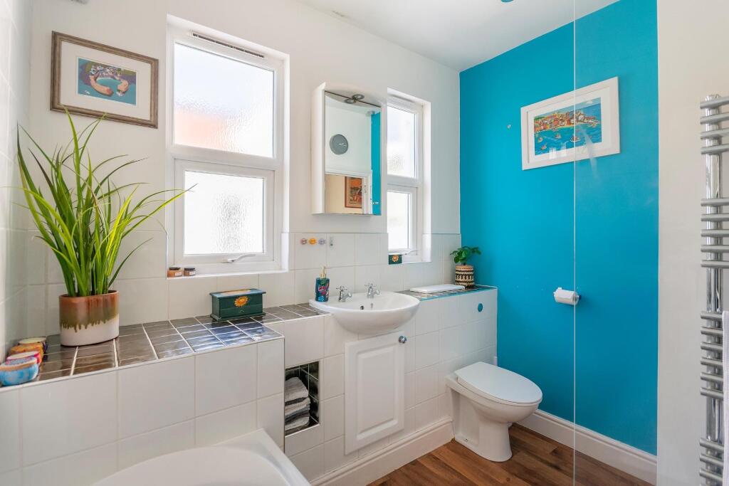 3B9RKE - Bathroom A.jpg