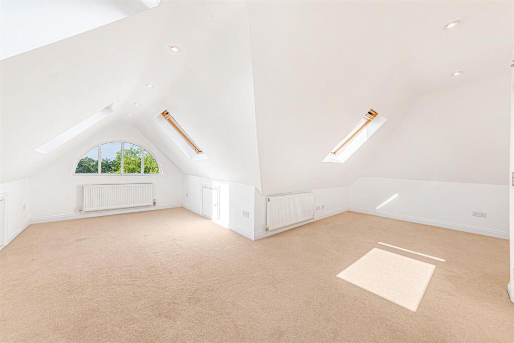 14 Streatham Common South SW16 3BT-13.jpg