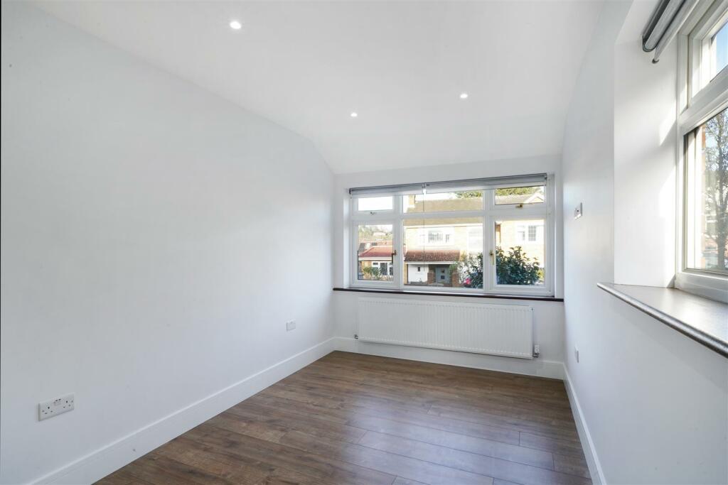 16 Kenelm Close - axw2LrHROnXKO4FySOPY.jpg