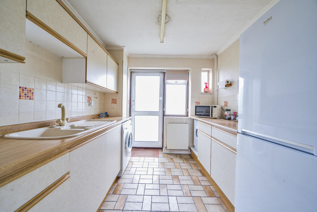 40 Bear Road, Hanworth Village, Feltham, TW13 6RA