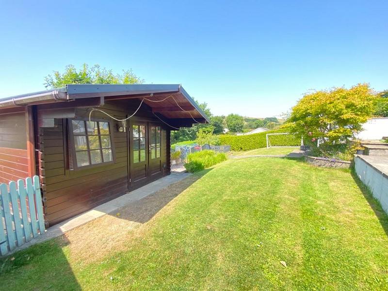 Detached Log Cabin