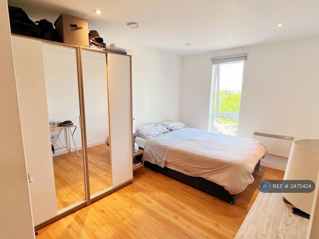 Ensuite (1st Bedroom With Bathroom)