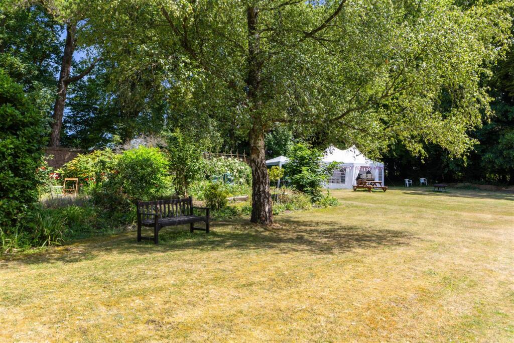 95037_19 Little Dean Court Winton Hill (26).jpg