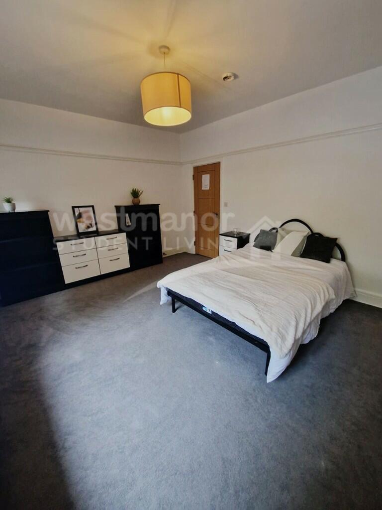 ROOM 4