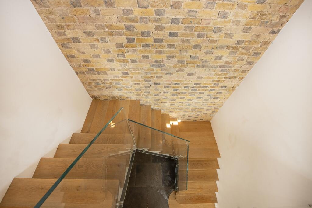 the-coach-house-c...