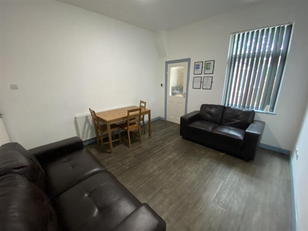 Lounge &amp; Dining Area