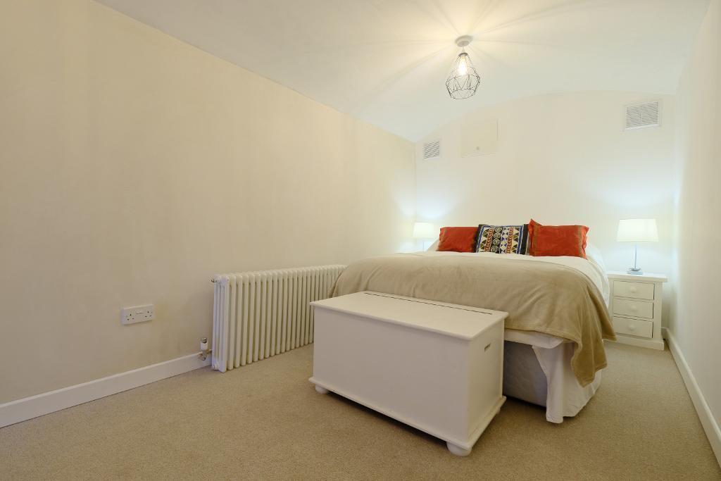 Bedroom 2 / Guest bedroom