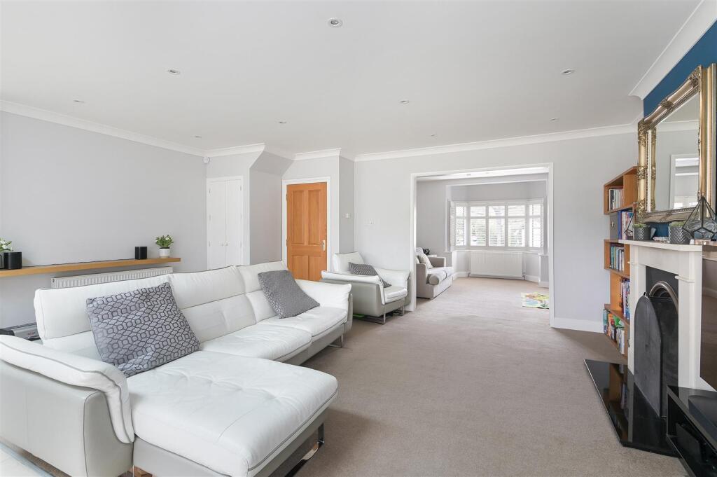 ROUNDWOOD WAY (7).jpg